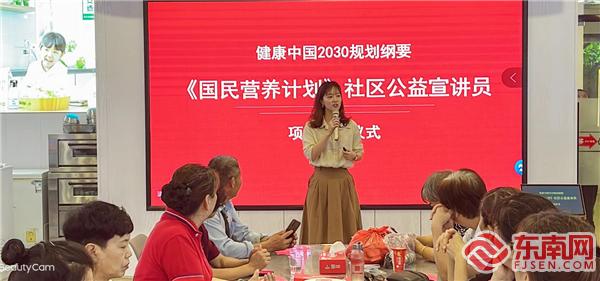 1656578720410394.jpg 長富行銷推廣部副部長鄭玲芳在給學員們授課.jpg